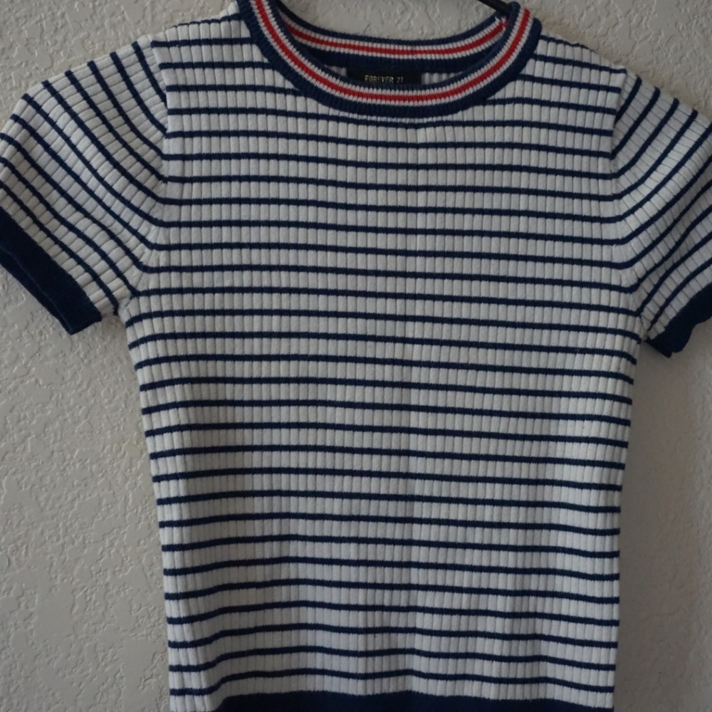Striped top - Picture 2 of 3